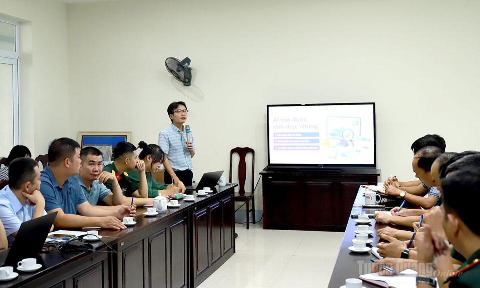 30 nh&agrave; b&aacute;o được tập huấn ứng dụng tr&iacute; tuệ nh&acirc;n tạo chuy&ecirc;n s&acirc;u trong t&aacute;c nghiệp b&aacute;o ch&iacute; đa phương tiện