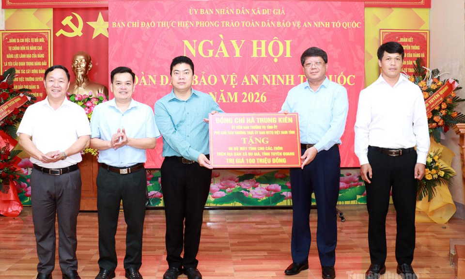 Ph&oacute; Chủ tịch Thường trực Uỷ ban MTTQ tỉnh H&agrave; Trung Ki&ecirc;n dự Ng&agrave;y hội To&agrave;n d&acirc;n bảo vệ an ninh Tổ quốc tại x&atilde; Du Gi&agrave;