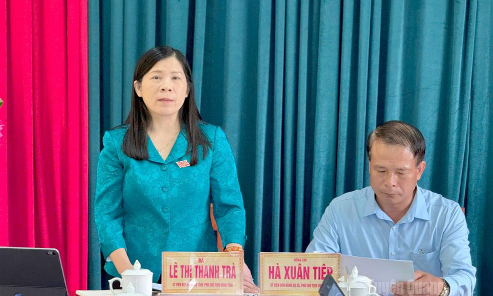 Ph&oacute; Chủ tịch HĐND tỉnh L&ecirc; Thị Thanh Tr&agrave; tiếp c&ocirc;ng d&acirc;n x&atilde; Xu&acirc;n V&acirc;n