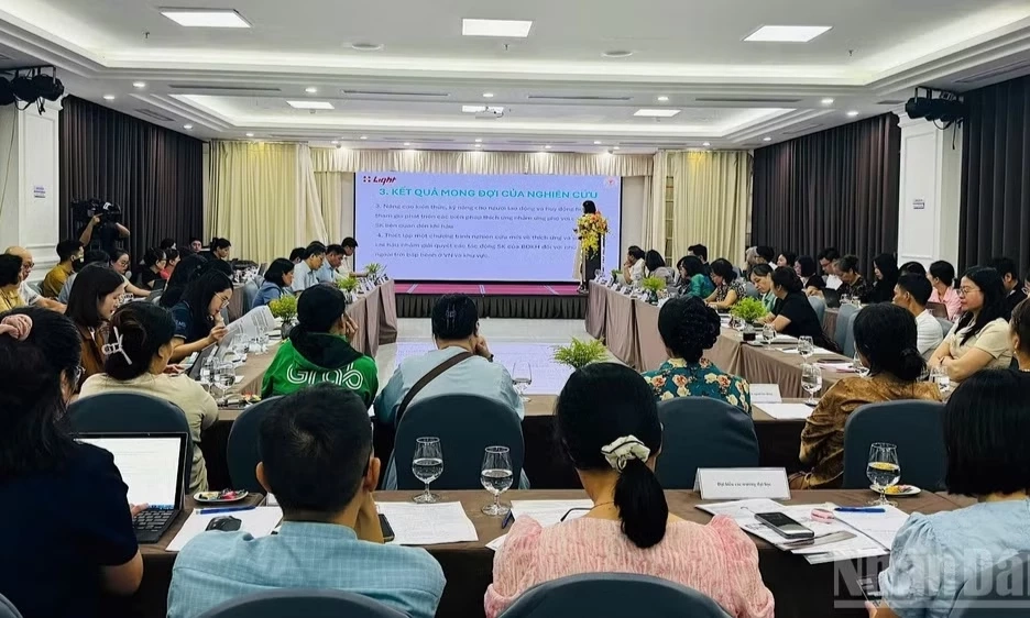 T&aacute;c động của biến đổi kh&iacute; hậu đối với sức khỏe người lao động tự do l&agrave;m việc ngo&agrave;i trời