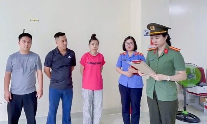 Khởi tố 3 người trong đường d&acirc;y n&uacute;p b&oacute;ng spa chữa bệnh xương khớp