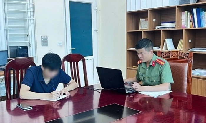 C&ocirc;ng an phường ở Ph&uacute; Thọ b&oacute;c gỡ 16 t&agrave;i khoản mạng xuy&ecirc;n tạc