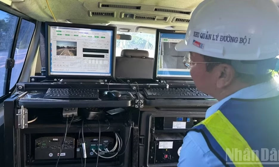 Ứng dụng c&ocirc;ng nghệ hiện đại trong bảo tr&igrave; đường bộ