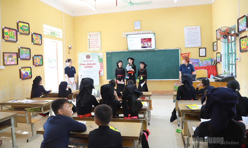 Dự &aacute;n T&agrave;y Roots: Một năm gắn kết tri thức v&agrave; văn h&oacute;a
