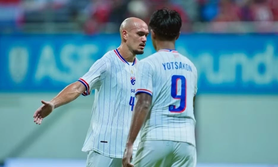 Th&aacute;i Lan thắng 3-1 Singapore, rộng cửa v&agrave;o chung kết