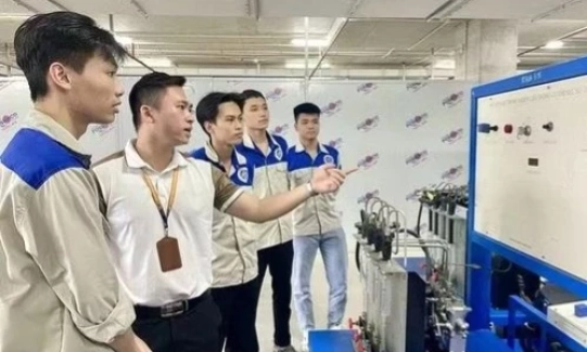 Quy định chuẩn nghề nghiệp, xếp lương, chế độ l&agrave;m việc với gi&aacute;o vi&ecirc;n trung học nghề
