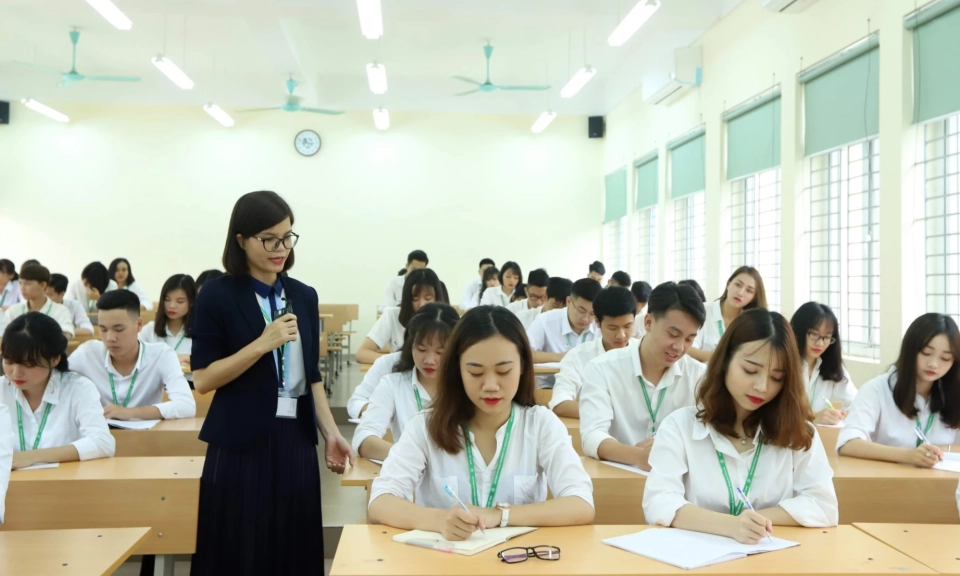 Chuẩn h&oacute;a quy tr&igrave;nh, n&acirc;ng cao chất lượng chương tr&igrave;nh v&agrave; gi&aacute;o tr&igrave;nh gi&aacute;o dục đại học