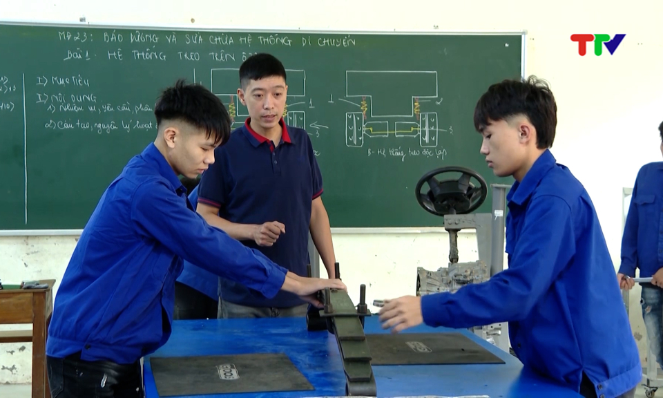 N&acirc;ng cao chất lượng lao động gắn với giải quyết việc l&agrave;m