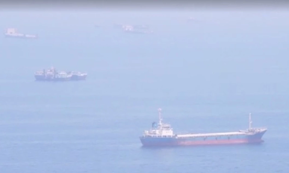 Iran t&igrave;m lối mở tại Hormuz giữa sức &eacute;p kinh tế