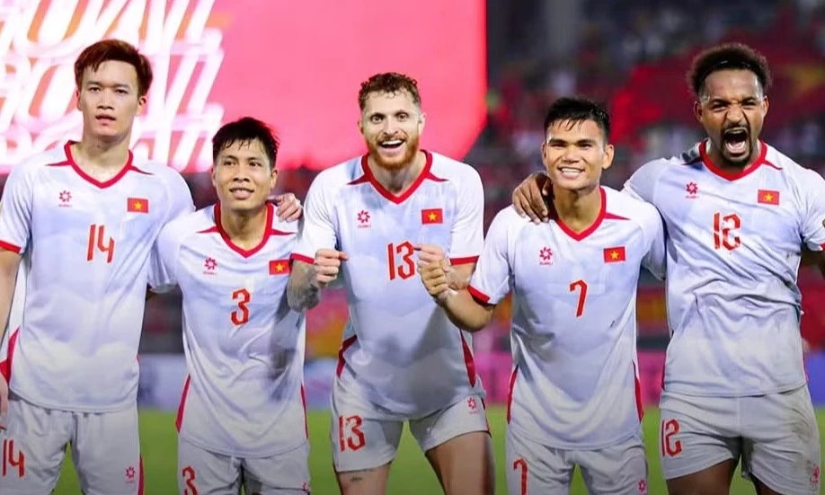 Xu&acirc;n Son lập c&ocirc;ng, Việt Nam thắng Malaysia 2-0