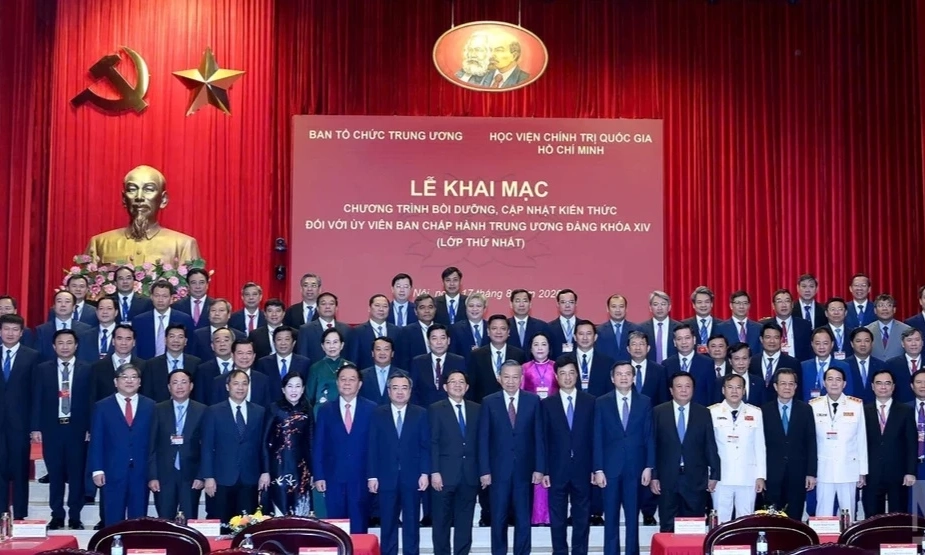 Khai mạc chương tr&igrave;nh bồi dưỡng, cập nhật kiến thức đối với Ủy vi&ecirc;n Trung ương Đảng kh&oacute;a XIV