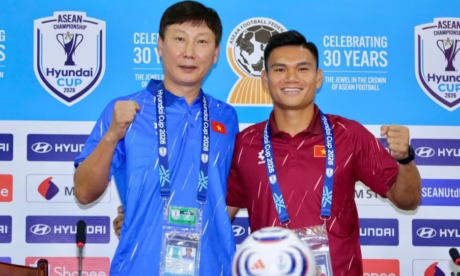 HLV Kim Sang Sik: Đội tuyển Việt Nam hướng tới mục ti&ecirc;u gi&agrave;nh chiến thắng trong trận lượt về