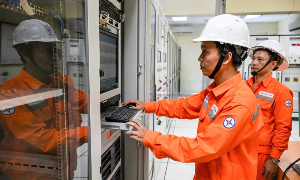 Hệ thống điện quốc gia vận h&agrave;nh an to&agrave;n trong cao điểm nắng n&oacute;ng