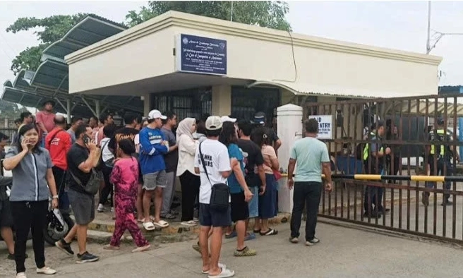 Học sinh nổ s&uacute;ng tại trường học Philippines, hai người thiệt mạng