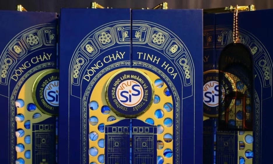 Bộ giấy b&aacute;o tr&uacute;ng tuyển đại học độc đ&aacute;o với chủ đề "D&ograve;ng chảy tinh hoa"