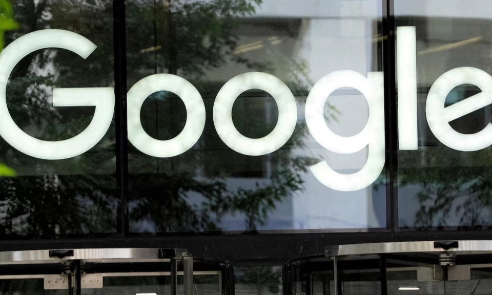Google chi 10 triệu USD mua dữ liệu Spirit Airlines phục vụ AI