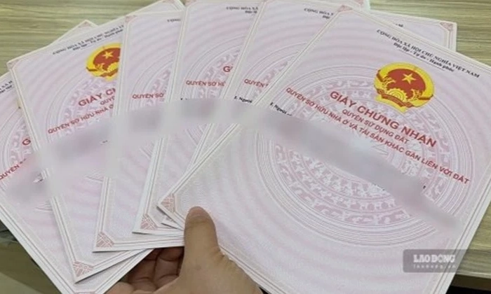 Được nhờ l&agrave;m sổ đỏ, đối tượng tự sang t&ecirc;n rồi thế chấp ng&acirc;n h&agrave;ng