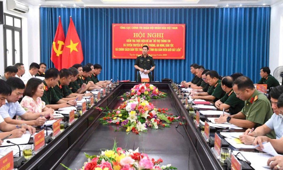 Tăng cường th&ocirc;ng tin, tuy&ecirc;n truyền về quốc ph&ograve;ng, an ninh ở khu vực bi&ecirc;n giới