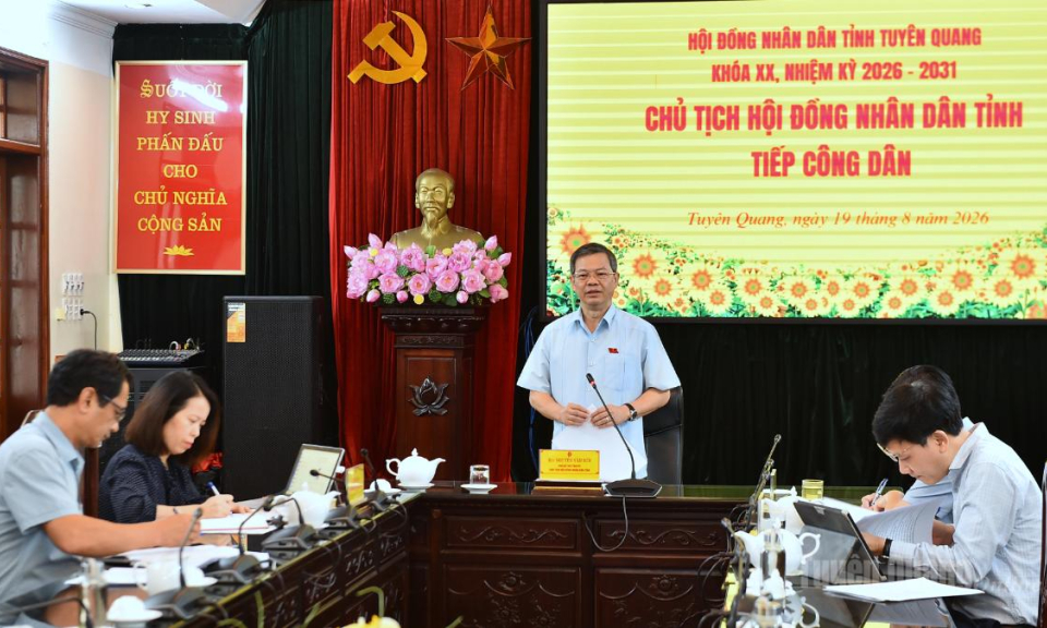 Chủ tịch HĐND tỉnh Nguyễn Văn Sơn tiếp c&ocirc;ng d&acirc;n x&atilde; T&acirc;n Quang