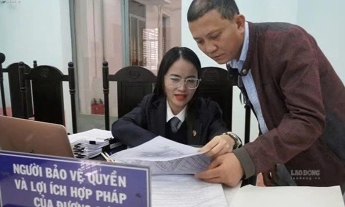 5 cựu c&aacute;n bộ ng&acirc;n h&agrave;ng hầu t&ograve;a trong vụ tham &ocirc; hơn 17,3 tỉ đồng