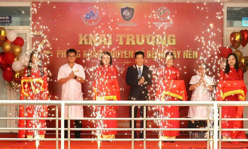Bệnh viện Đa khoa tỉnh Tuy&ecirc;n Quang: Đưa v&agrave;o hoạt động Ph&ograve;ng kh&aacute;m chuy&ecirc;n đề bệnh Vảy nến