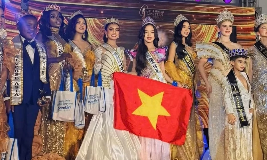 Mẫu nh&iacute; Nguyễn Hoa Thảo Mơ đoạt vương miện Little Miss Universe tại Philippines