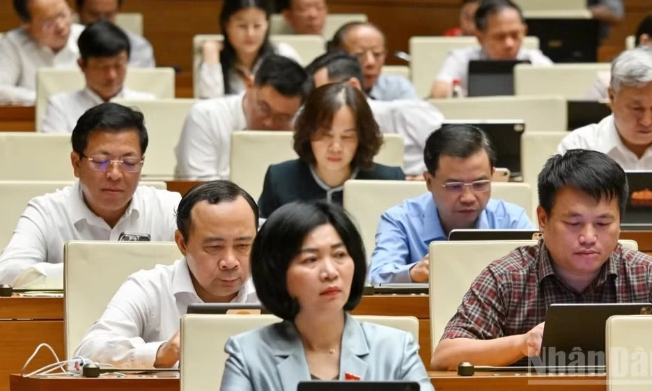 Quốc hội thảo luận về định hướng ch&iacute;nh s&aacute;ch sửa đổi Luật Đất đai v&agrave; Luật Nh&agrave; ở