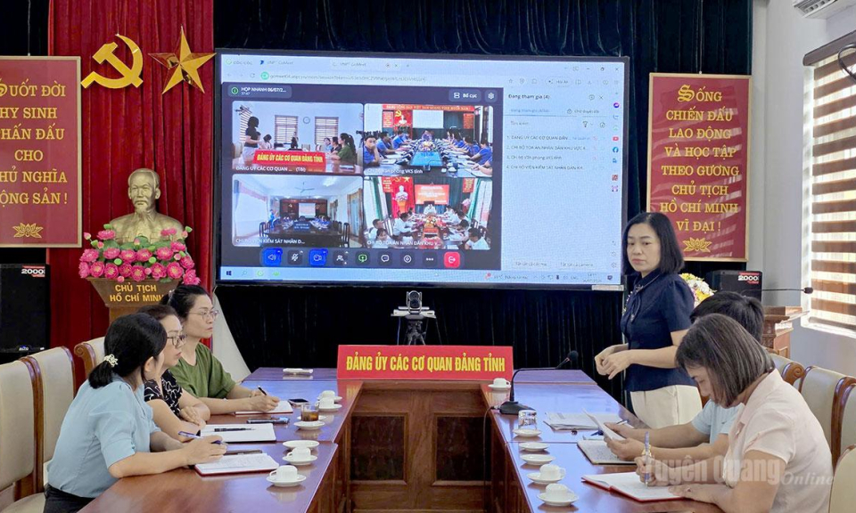 Đổi mới sinh hoạt chi bộ từ gi&aacute;m s&aacute;t trực tuyến