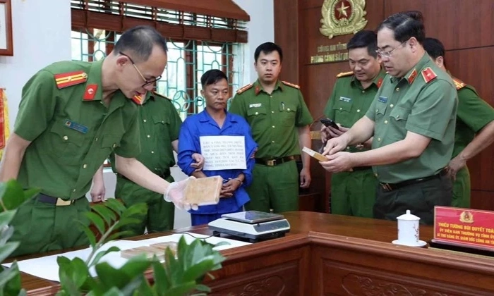 C&ocirc;ng an Lai Ch&acirc;u bắt giữ đối tượng mua b&aacute;n 4 b&aacute;nh heroin