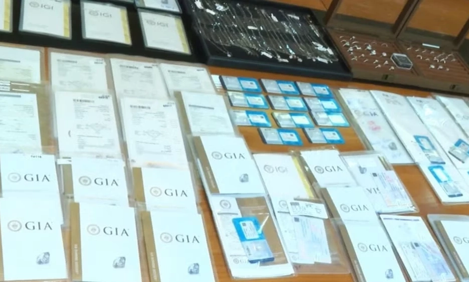 Thanh H&oacute;a th&ocirc;ng tin kết quả gi&aacute;m định kim cương trong vụ &aacute;n bu&ocirc;n lậu xuy&ecirc;n quốc gia