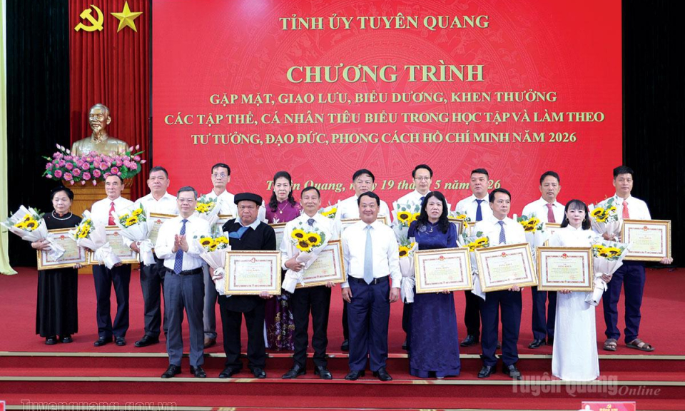 Thực h&agrave;nh theo gương B&aacute;c