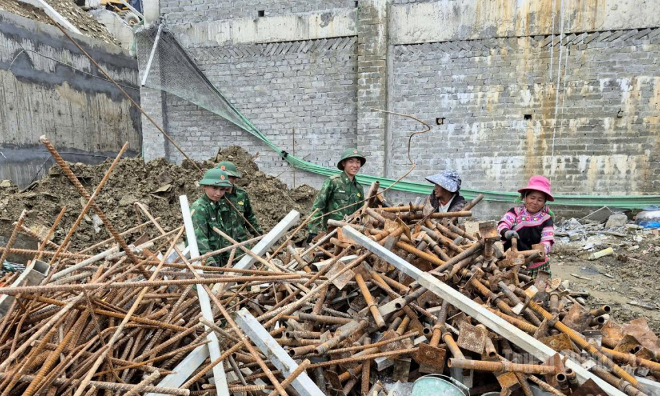 G&oacute;p sức x&acirc;y dựng trường học bi&ecirc;n cương