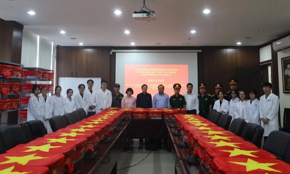 Viện H&agrave;n l&acirc;m Khoa học v&agrave; C&ocirc;ng nghệ Việt Nam tiếp nhận 7.104 mẫu sinh phẩm h&agrave;i cốt liệt sĩ phục vụ gi&aacute;m định ADN