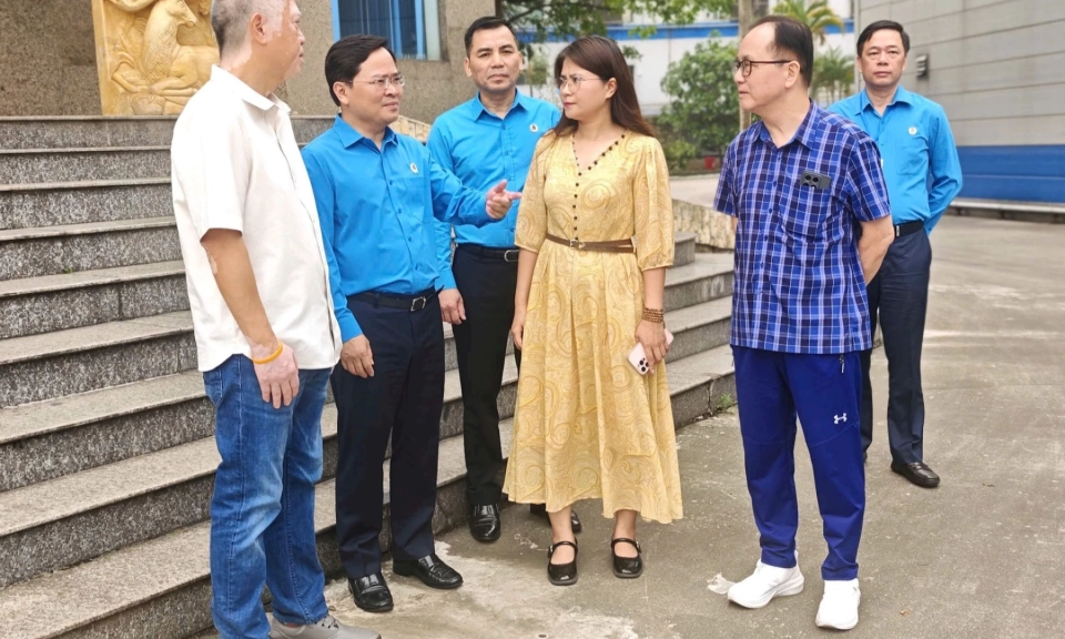 Giảm giờ l&agrave;m: Kh&ocirc;ng thể m&atilde;i cạnh tranh bằng sức người