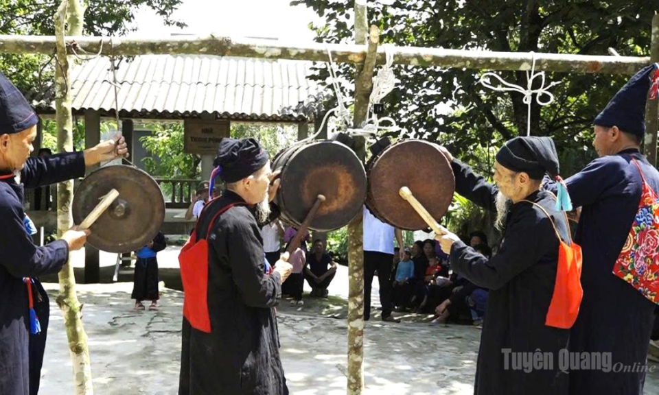 Khu C&ugrave; T&ecirc; gọi người La Ch&iacute; về nguồn