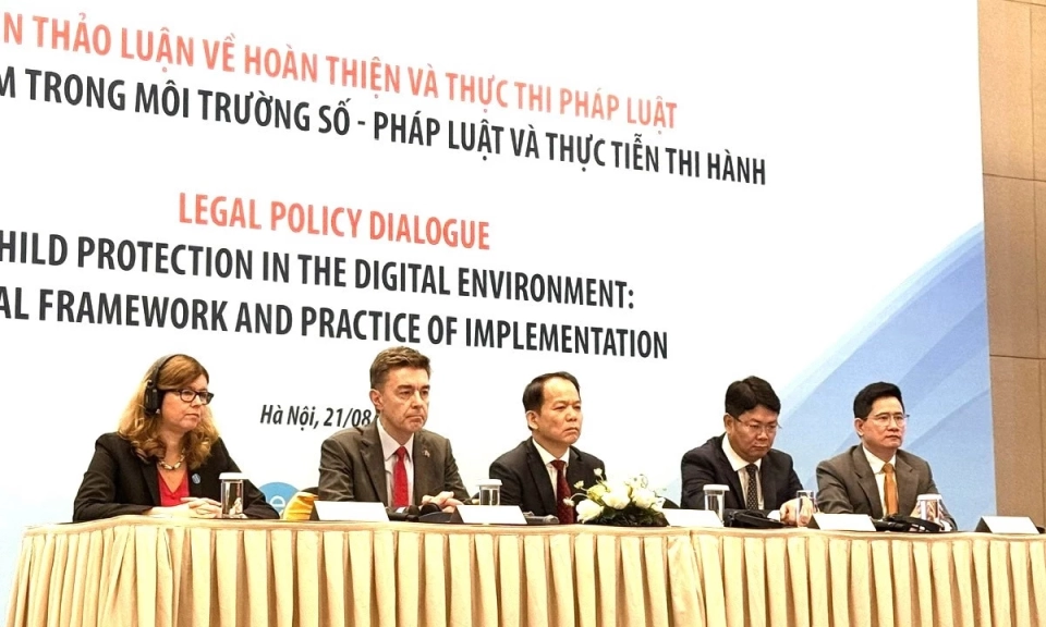 Bảo vệ trẻ em từ sớm trước nguy cơ x&acirc;m hại tr&ecirc;n m&ocirc;i trường số
