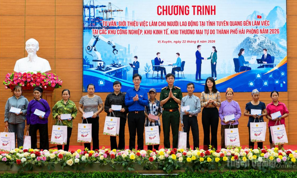 Gần 500 đo&agrave;n vi&ecirc;n, người lao động t&igrave;m hiểu cơ hội việc l&agrave;m tại Hải Ph&ograve;ng