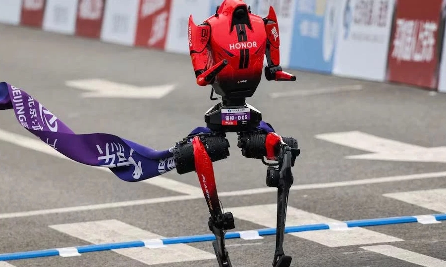 Robot Trung Quốc chạy 100m nhanh hơn kỷ lục của Usain Bolt