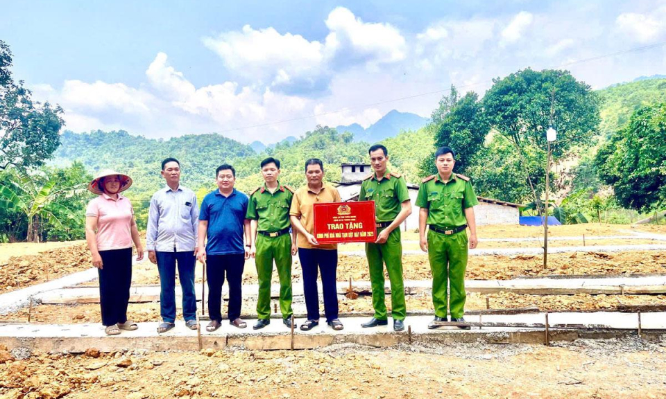 An cư, mở lối tho&aacute;t ngh&egrave;o ở Thượng N&ocirc;ng