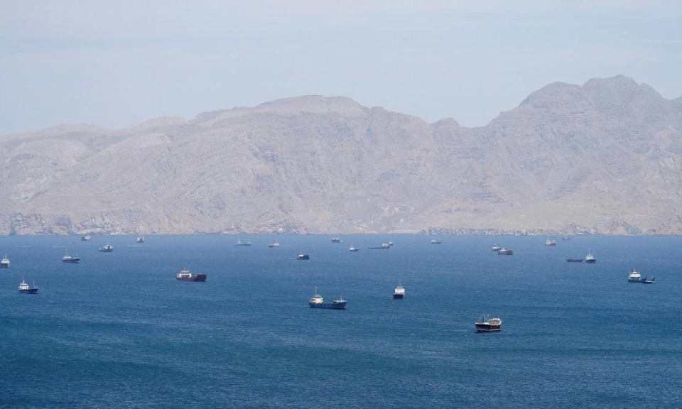 Iran cảnh b&aacute;o xử l&yacute; t&agrave;u vi phạm quy định qua Eo biển Hormuz