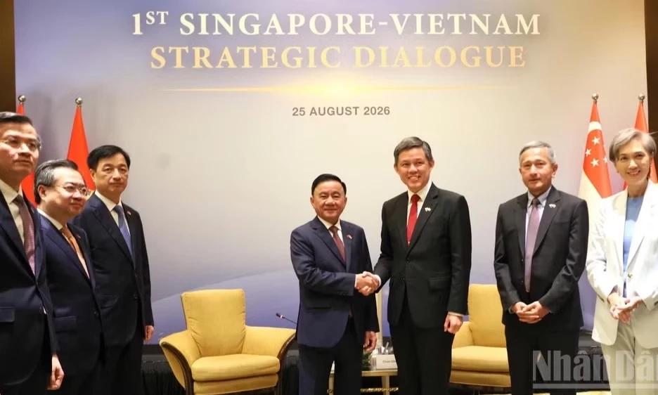 Lễ đ&oacute;n Thường trực Ban B&iacute; thư Trần Cẩm T&uacute; thăm ch&iacute;nh thức Cộng h&ograve;a Singapore