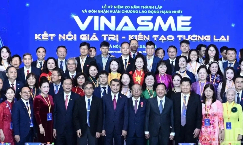 [Ảnh] Thủ tướng L&ecirc; Minh Hưng dự Lễ kỷ niệm 20 năm th&agrave;nh lập VINASME