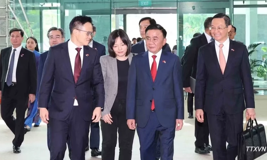 Thường trực Ban B&iacute; thư Trần Cẩm T&uacute; kết th&uacute;c tốt đẹp chuyến thăm ch&iacute;nh thức Singapore