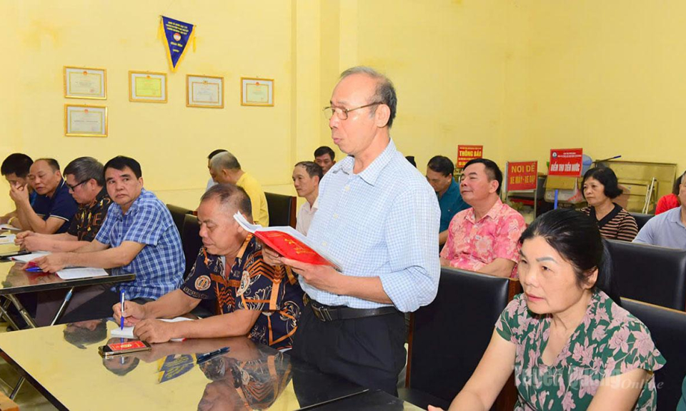 Đảng vi&ecirc;n cao tuổi n&ecirc;u gương s&aacute;ng