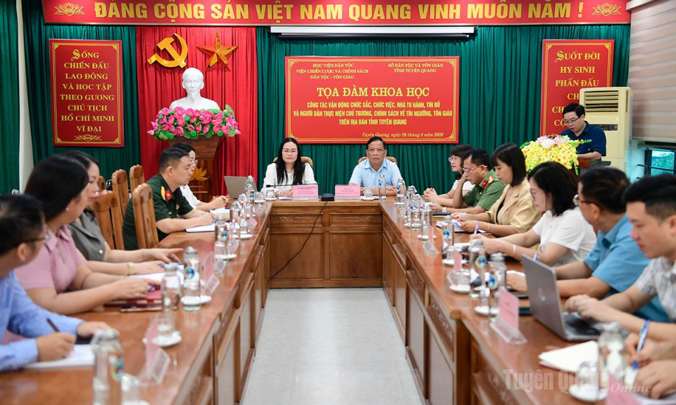 Tọa đ&agrave;m khoa học thực hiện chủ trương ch&iacute;nh s&aacute;ch về t&iacute;n ngưỡng - t&ocirc;n gi&aacute;o tr&ecirc;n địa b&agrave;n tỉnh