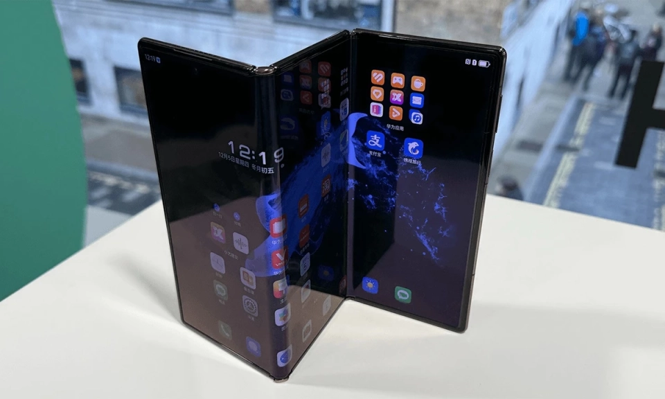 Điện thoại m&agrave;n h&igrave;nh gấp trước chu kỳ b&ugrave;ng nổ mới với iPhone Ultra