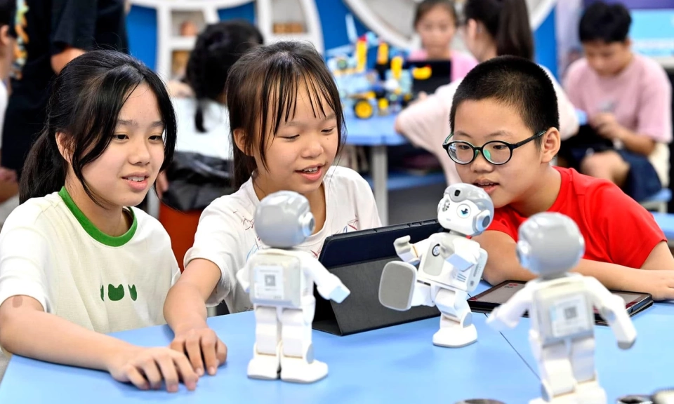 Trung Quốc: L&agrave;n s&oacute;ng du khảo AI đưa học sinh đến gần c&ocirc;ng nghệ tương lai