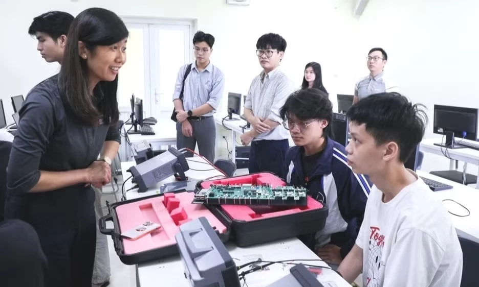 L&agrave;m chủ c&ocirc;ng nghệ, tăng sức cạnh tranh