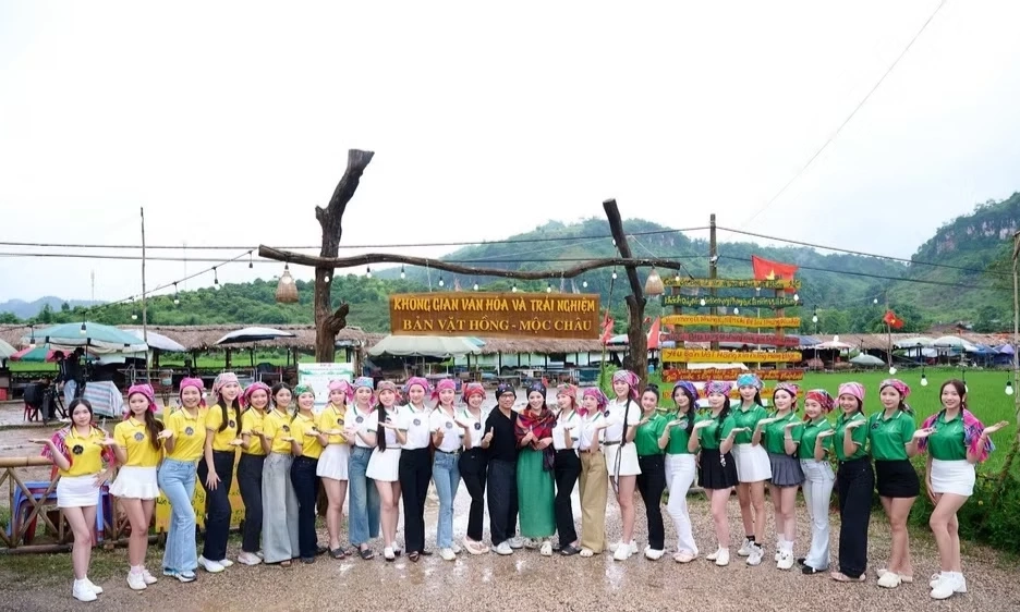 Th&iacute; sinh Miss Galaxy Vietnam 2026 lan tỏa vẻ đẹp Mộc Ch&acirc;u tr&ecirc;n m&ocirc;i trường số