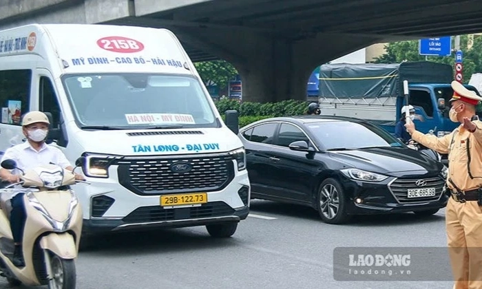 Tổng kiểm so&aacute;t xe vận tải: 267 trường hợp bị phạt ở H&agrave; Nội trong ng&agrave;y đầu ra qu&acirc;n